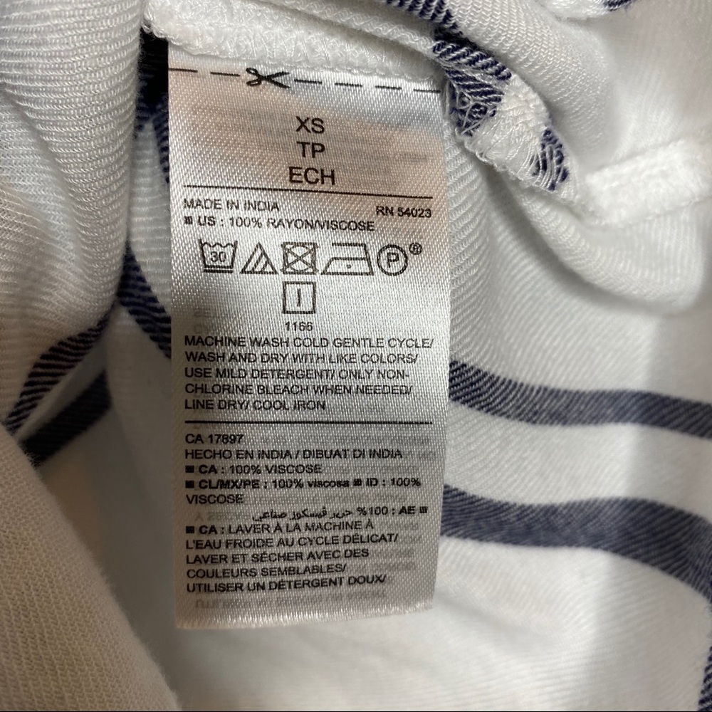 Old Navy Women's Light Flannel Classic Shirt - Picture 4 of 5
